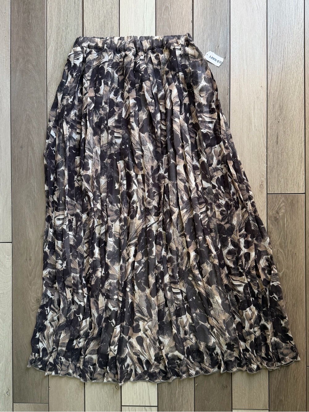Old Navy pleated chiffon skirt